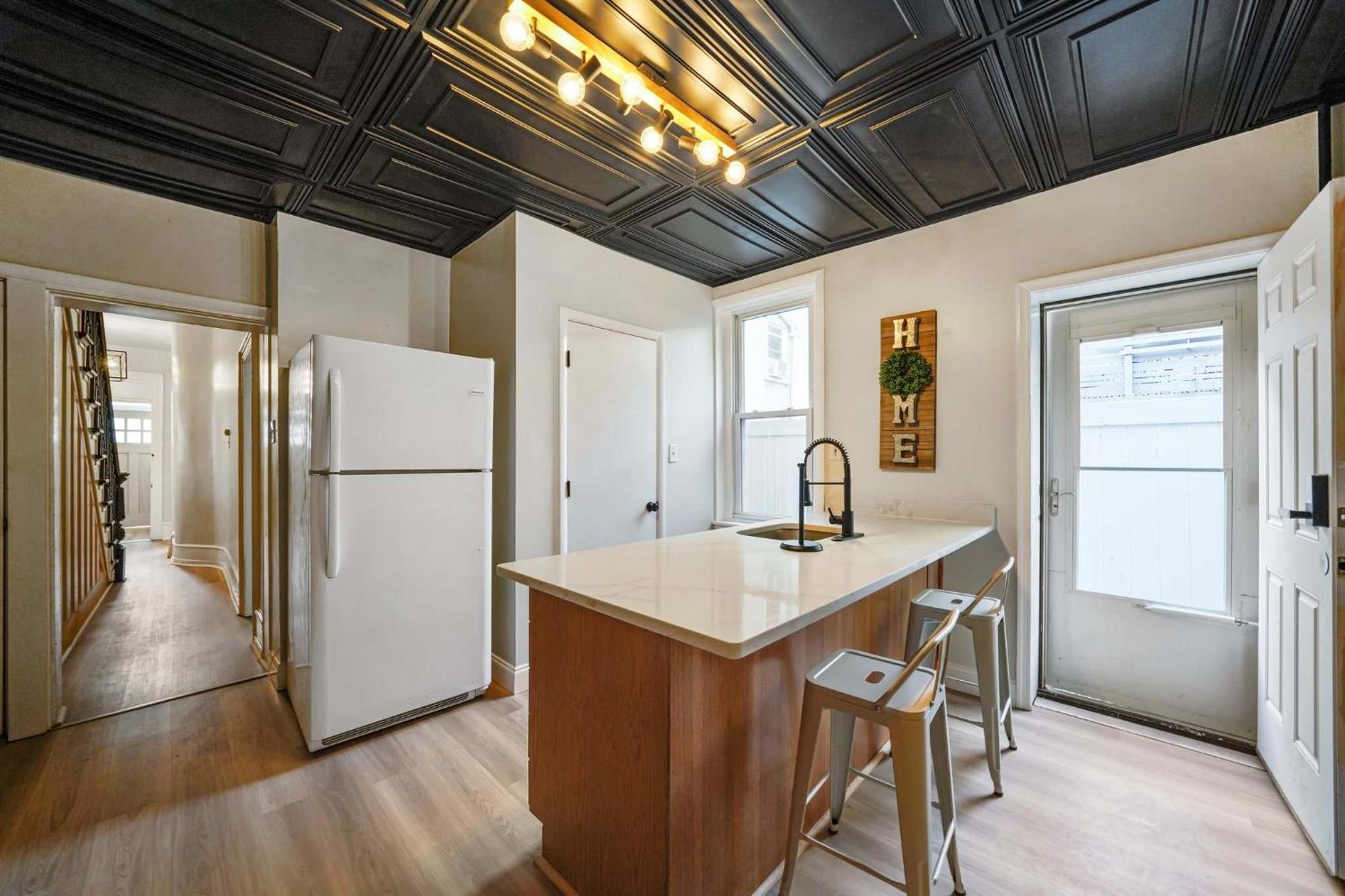 Conshohocken: Quality & Location Apartment